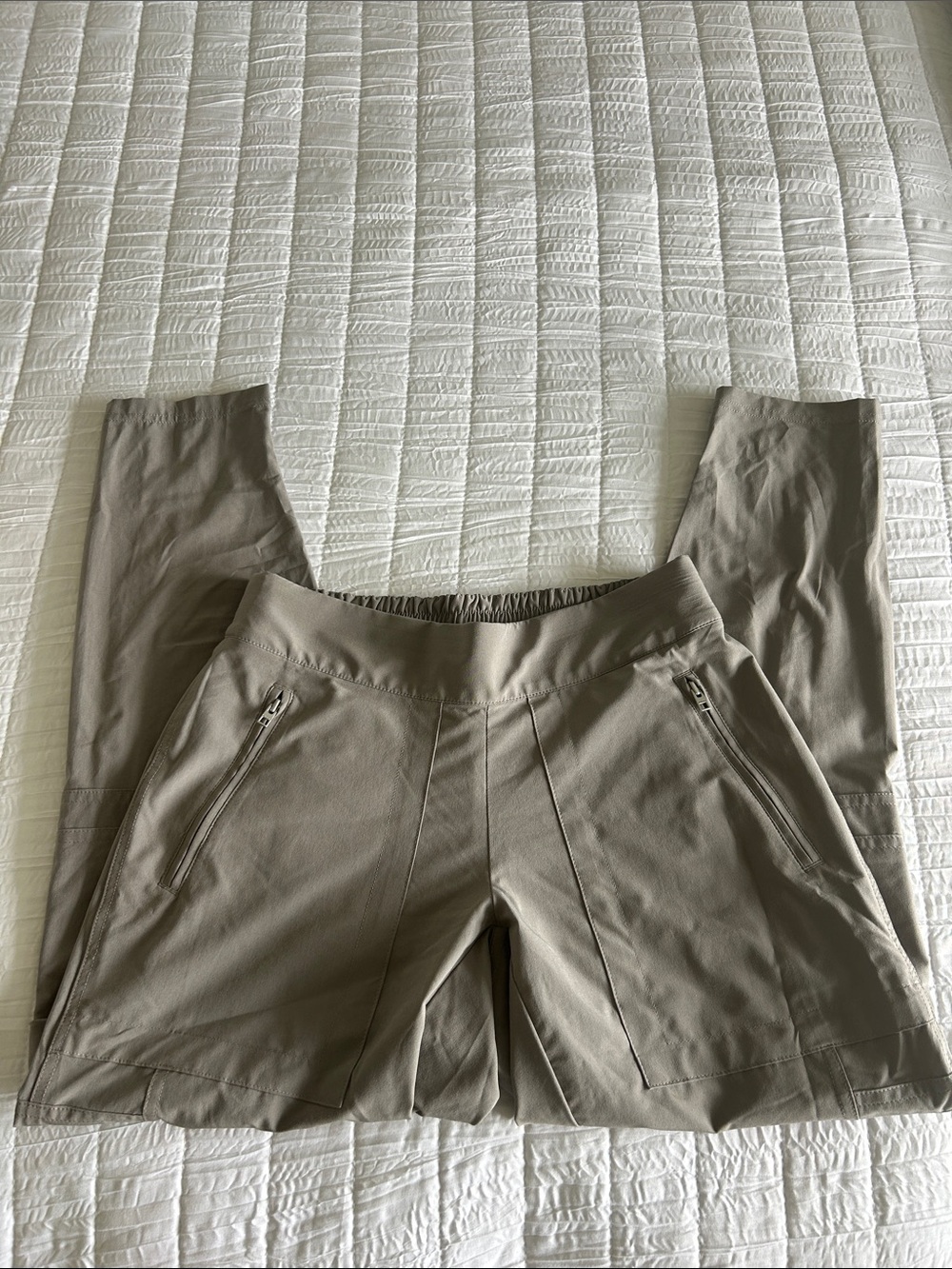 Athleta cropped Travel Pants in gray